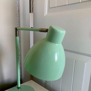 A nice color green/teal big and great light